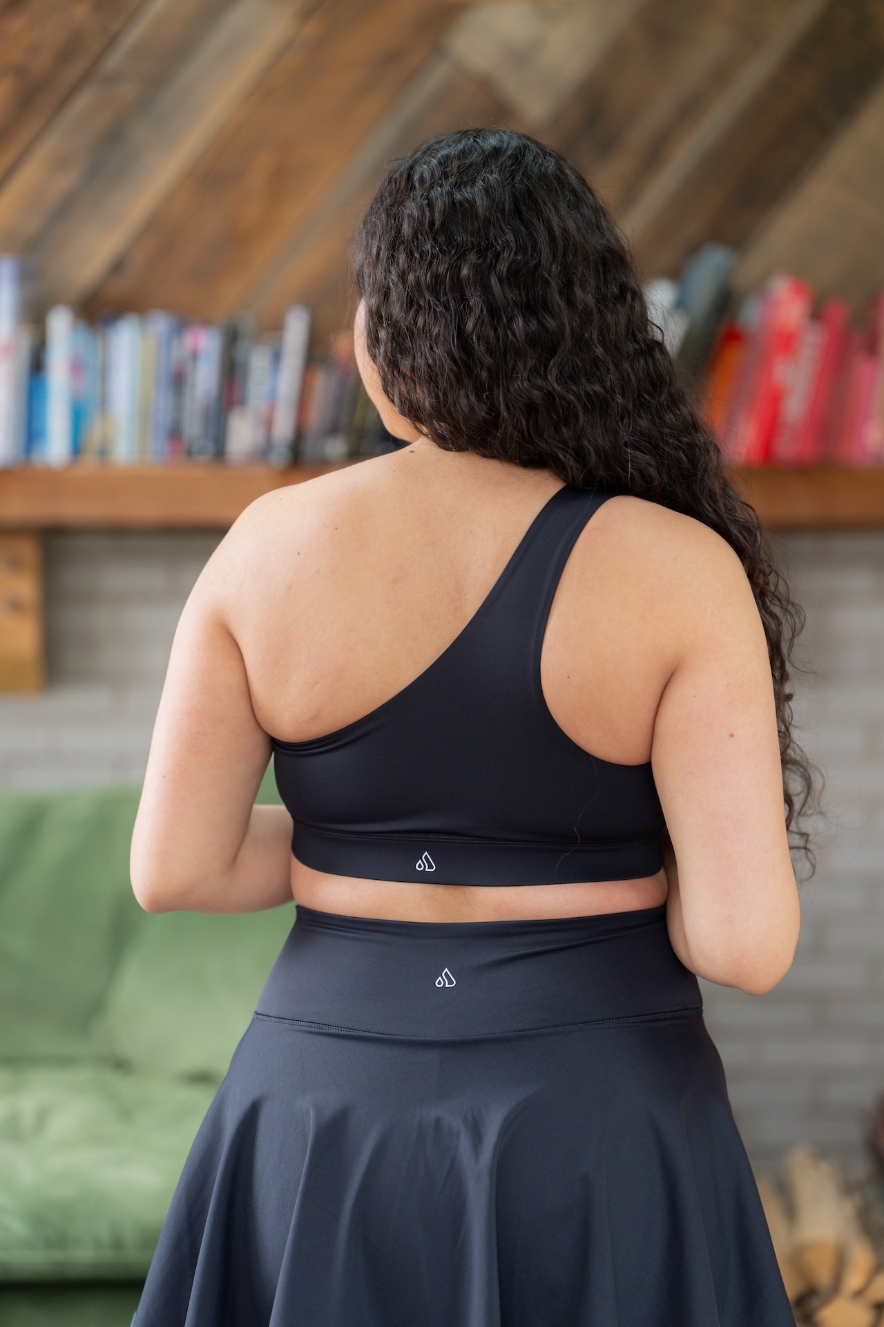 GRAVITY rise asymmetrical sports bra