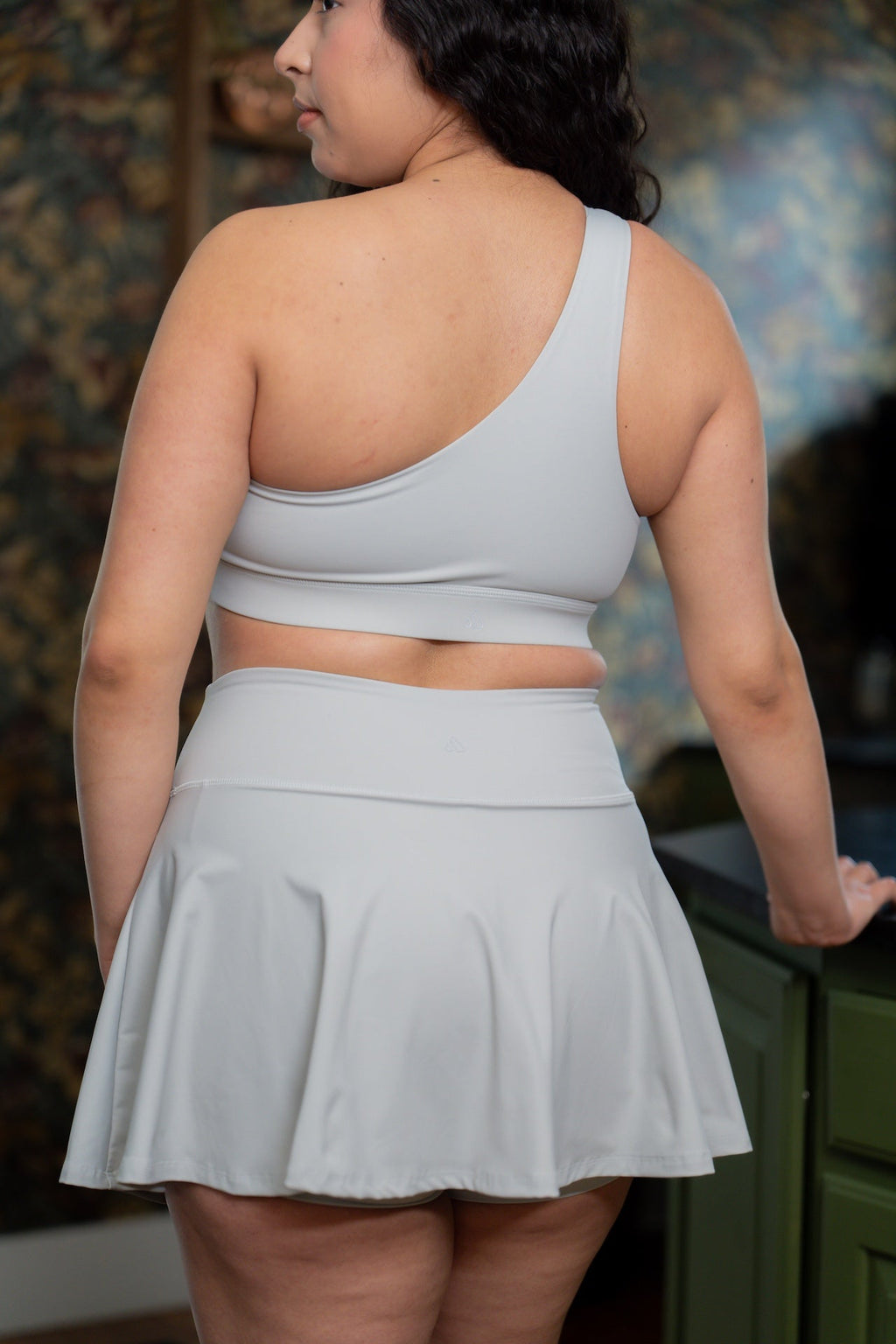 GRAVITY rise asymmetrical sports bra